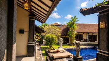Kolam renang outdoor