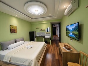 Studio Standard - 1 queensize-säng med bäddsoffa | Skrivbord, mörkläggningsgardiner, strykjärn/strykbräda och gratis wi-fi
