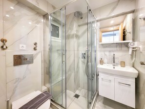 Dusche, Handtücher, Seife, Toilettenpapier