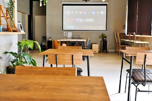 Living area - Fuji Base Gotemba - Hostel  (Gotemba)