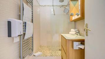 Double Room | Bathroom