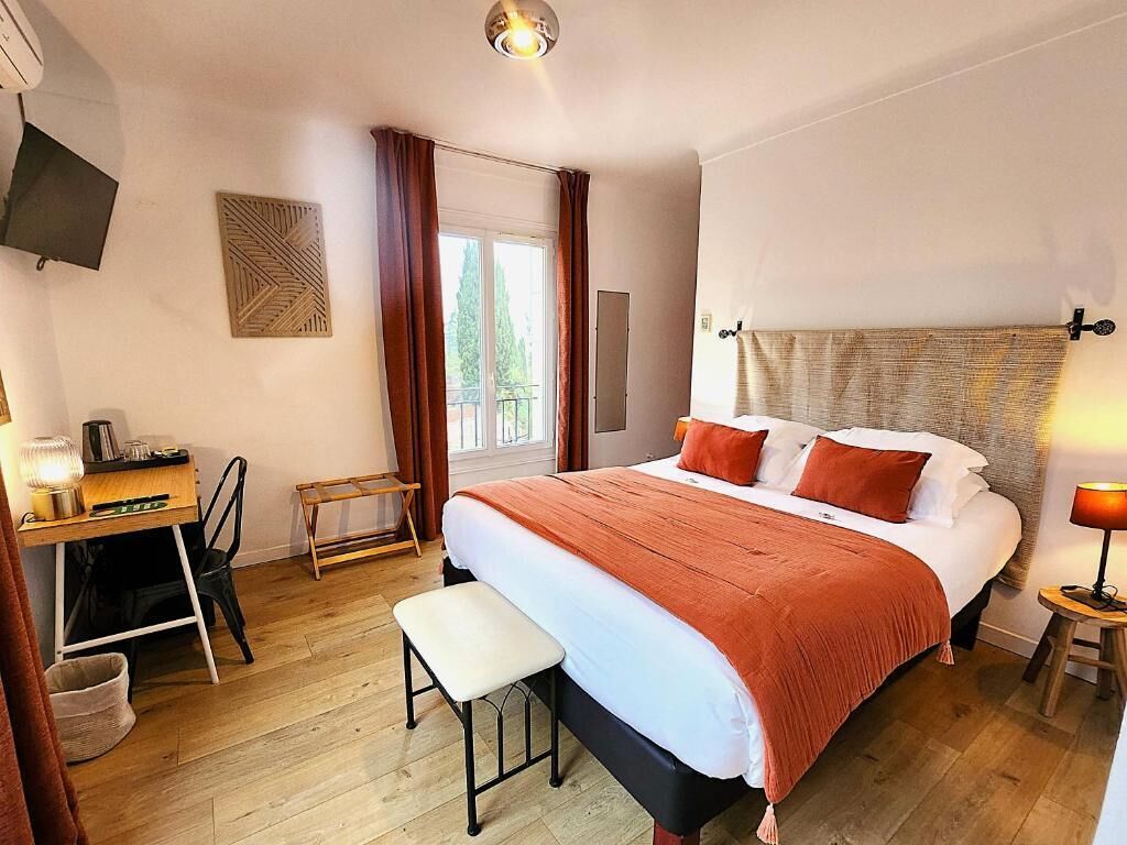 Double Room | In-room safe, blackout curtains, soundproofing, free WiFi