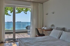 3 bedrooms, internet, bed sheets