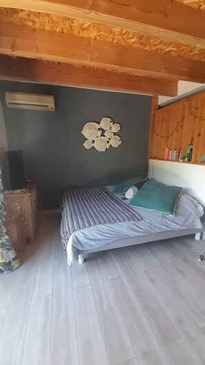 Room - Vrbo Property (Roquebrune-sur-Argens)