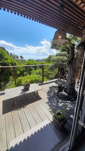 Chalet in a green setting, sea view, Absolute peace, Pets allowed