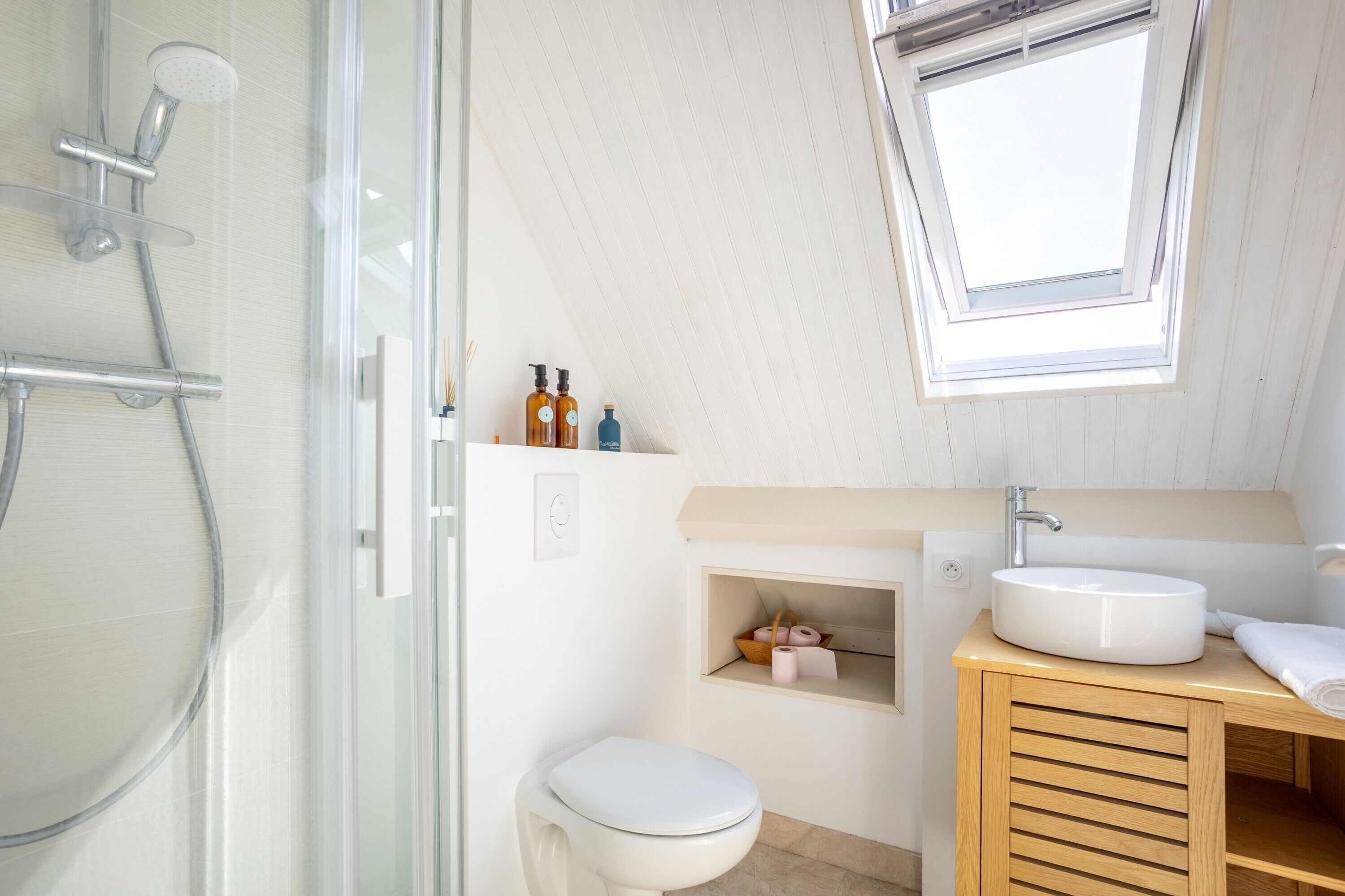 Shower, towels