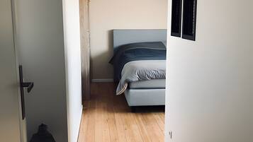 WiFi, bed sheets