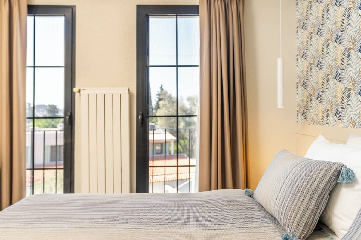 Suite de lujo, vista al jardín | Sábanas de algodón egipcio, ropa de cama de alta calidad y minibar 