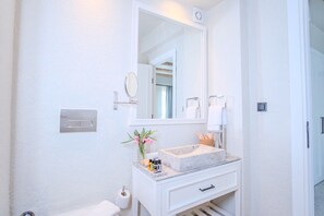 Superior Double Room, Garden View | Bathroom | Shower, hair dryer, slippers, towels - Vaha Bitez Boutique Hotel (Bodrum)