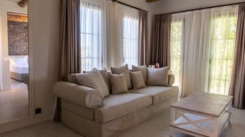 Luxury Suite, Garden View | Egyptian cotton sheets, premium bedding, minibar, in-room safe