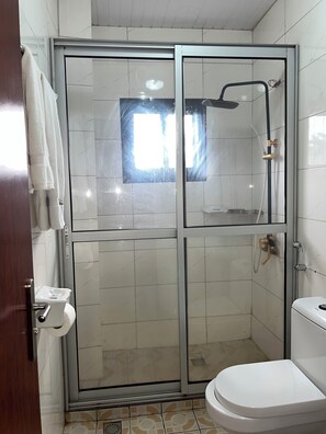 Bathroom - INNO GROUP HOTEL (Yaoundé)