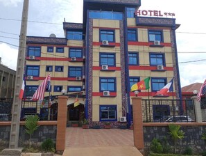 Exterior - INNO GROUP HOTEL (Yaoundé)