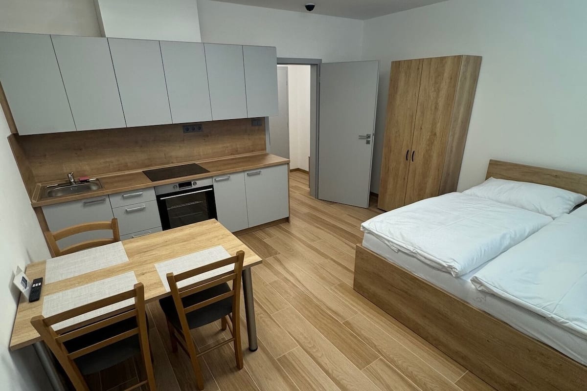 Suite studio Confort, vue sur la ville | Bureau, espace de travail pour ordinateurs portables