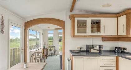 The Burrow - Cosy 2-Bed Caravan on Working Farm