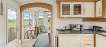 The Burrow - Cosy 2-Bed Caravan on Working Farm