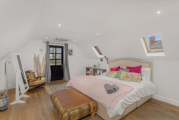 Room - Rosie's Retreat - Charming Farmhouse Stay (Charndon)