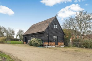 Exterior - Rosie's Retreat - Charming Farmhouse Stay (Charndon)