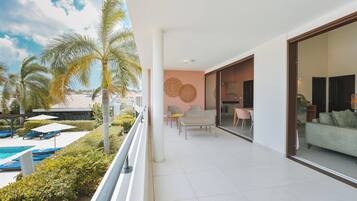 Luxury Apartment, 2 Bedrooms | Outdoor dining