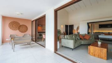Luxury Apartment, 2 Bedrooms | Interior