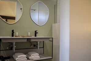 Biệt thự Cao cấp, 2 phòng ngủ | Phòng tắm | Máy sấy tóc, khăn tắm, xà phòng, dầu gội 
