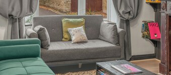 Fox Haven - Charming Three-Story Cottage in Bicester
