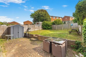 Outdoor dining - Badger Haven, Apt 3 1st floor self contained apartment in Brackley (Brackley)