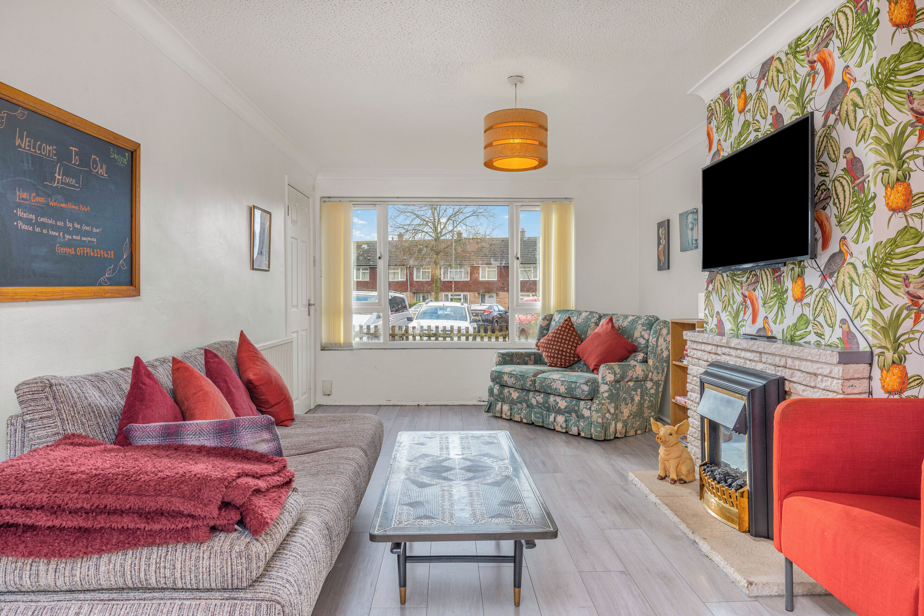 Smart TV, fireplace