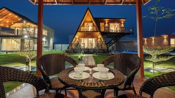 Room | Outdoor dining