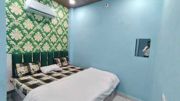 Comfort Quadruple Room, City View | Soundproofing, iron/ironing board, free WiFi