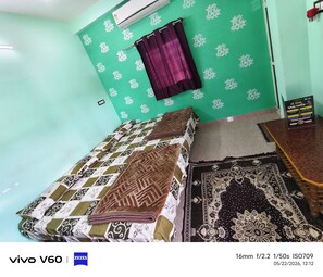 Comfort-Vierbettzimmer, Stadtblick | Schallisolierte Zimmer, Bügeleisen/Bügelbrett, kostenloses WLAN
