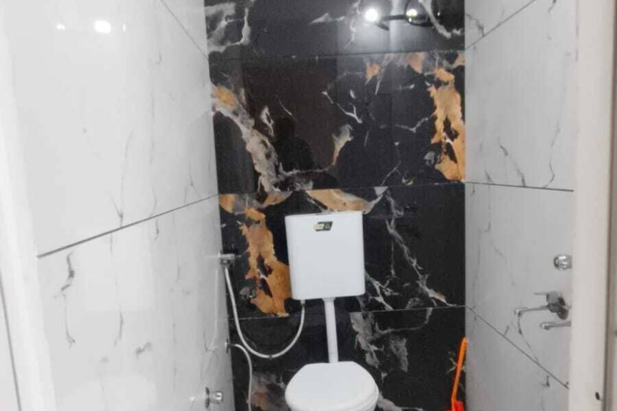 Comfort Quadruple Room, City View | Bathroom | Shower, free toiletries, slippers, towels