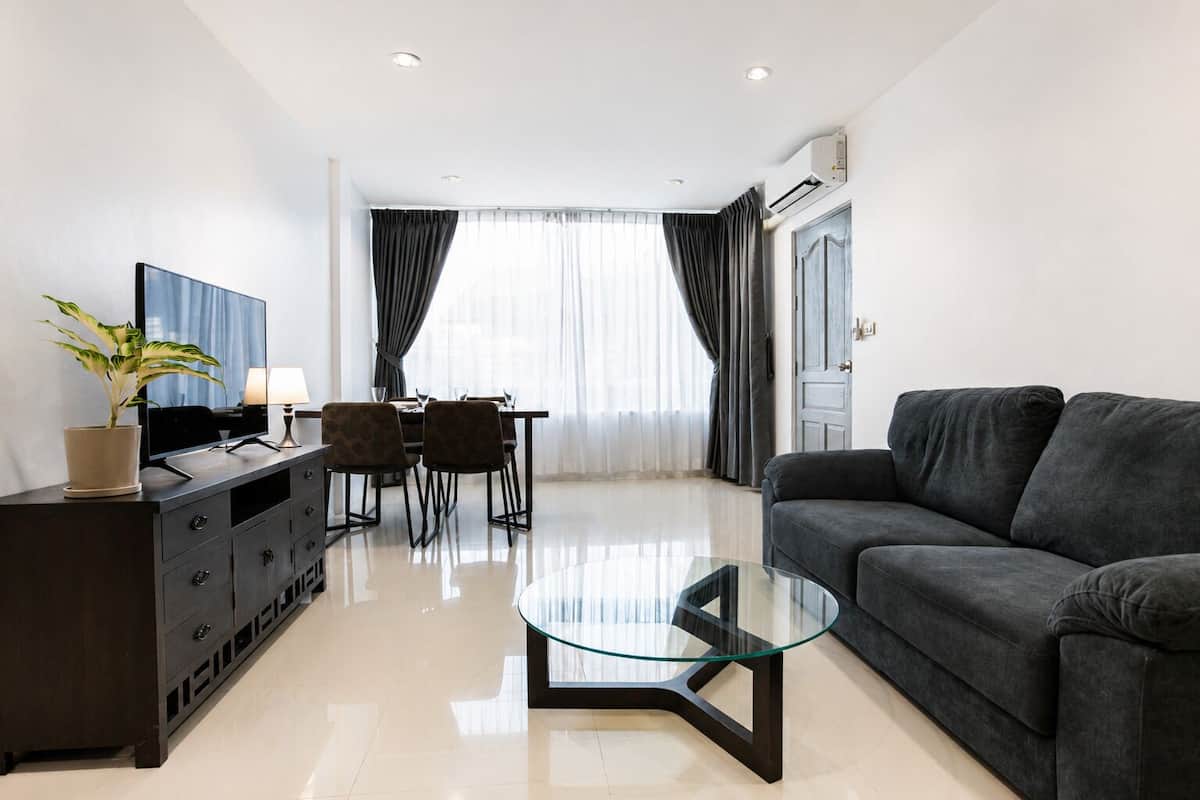 Apartamento, 2 habitaciones, terraza, vistas a la ciudad | Caja fuerte, escritorio, espacio para trabajar con un portátil