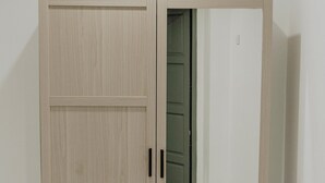 A wardrobe with a mirrored door and a sliding door. - The One Apartment (rawai)