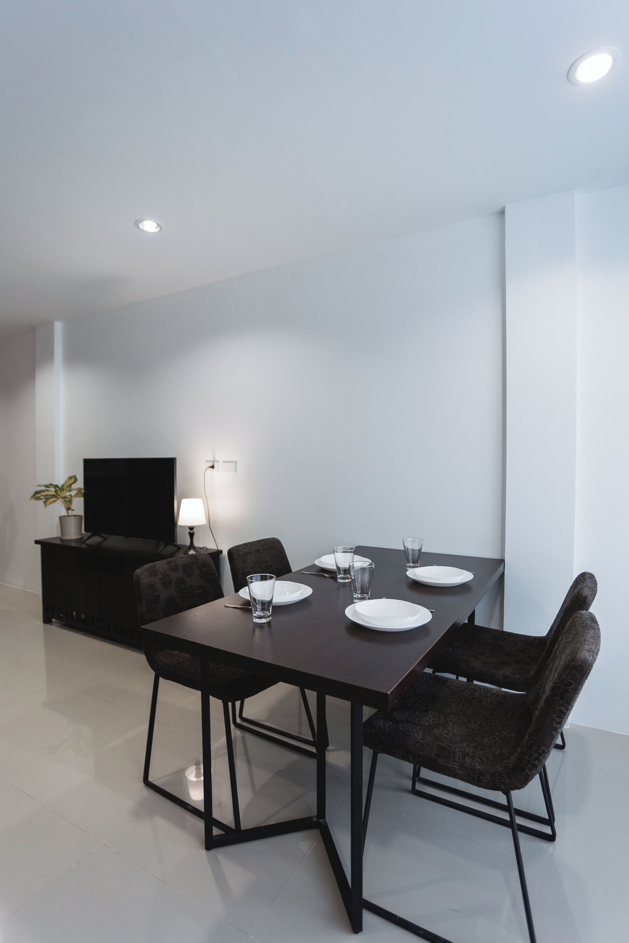 Apartment, 2 Schlafzimmer, Terrasse, Stadtblick | Wohnbereich | 55-Zoll-Flachbildfernseher mit Digitalempfang, Fernseher