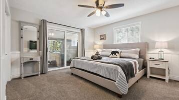 4 bedrooms, desk, travel crib, WiFi (free)