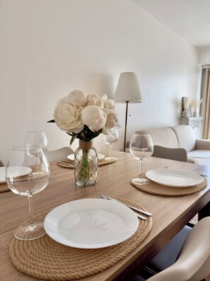 Dining - Vrbo Property (Paris)