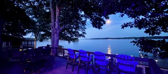 4 Bedroom, 2 Bath, Located on Main Lake, with Boathouse, Boat Slips, Sleeps 11