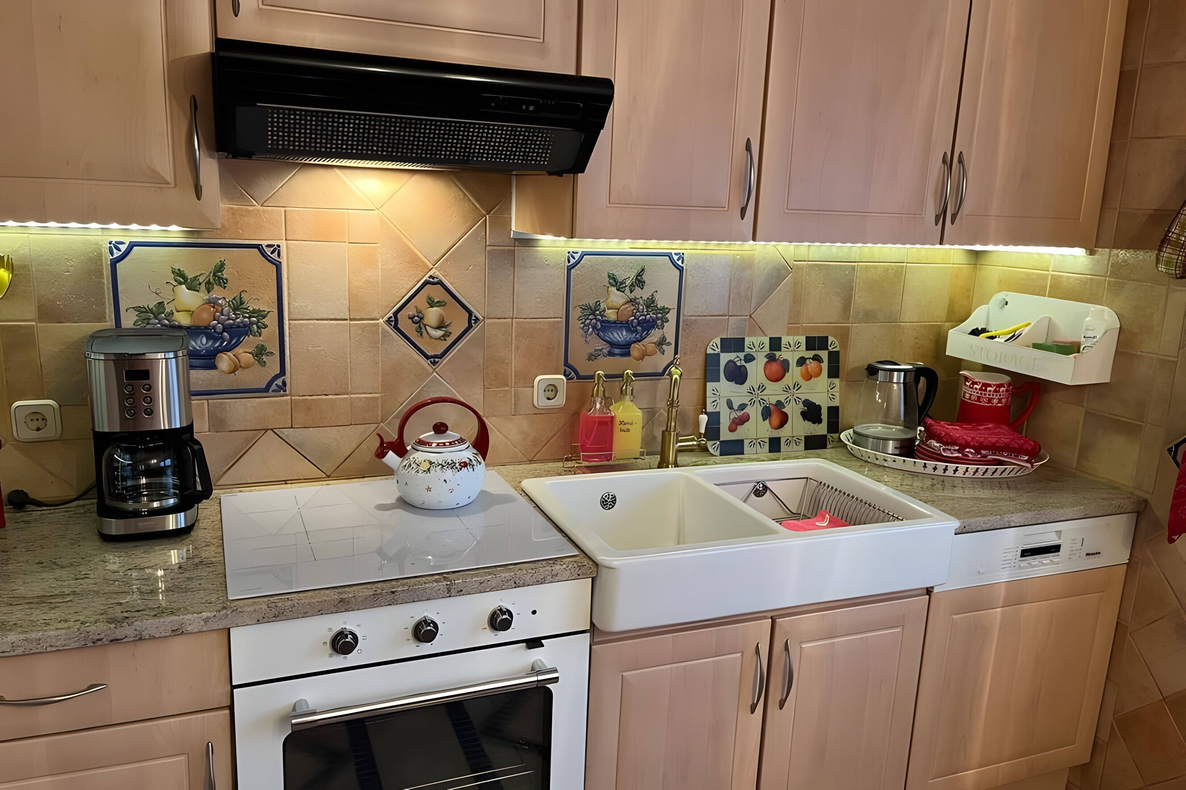 Geladeira, micro-ondas, fogão, cooktop
