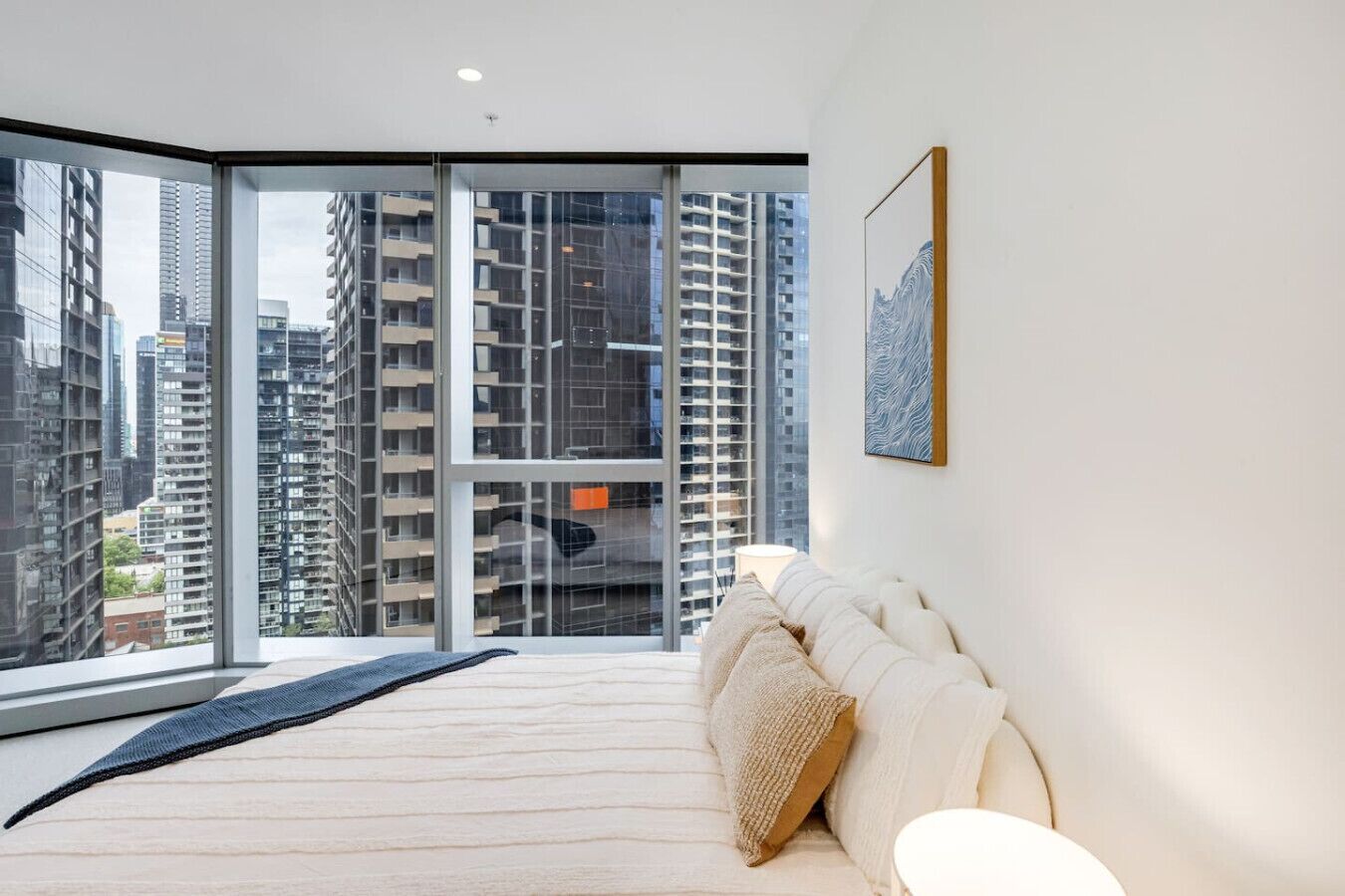 Desk, iron/ironing board, WiFi, bed sheets