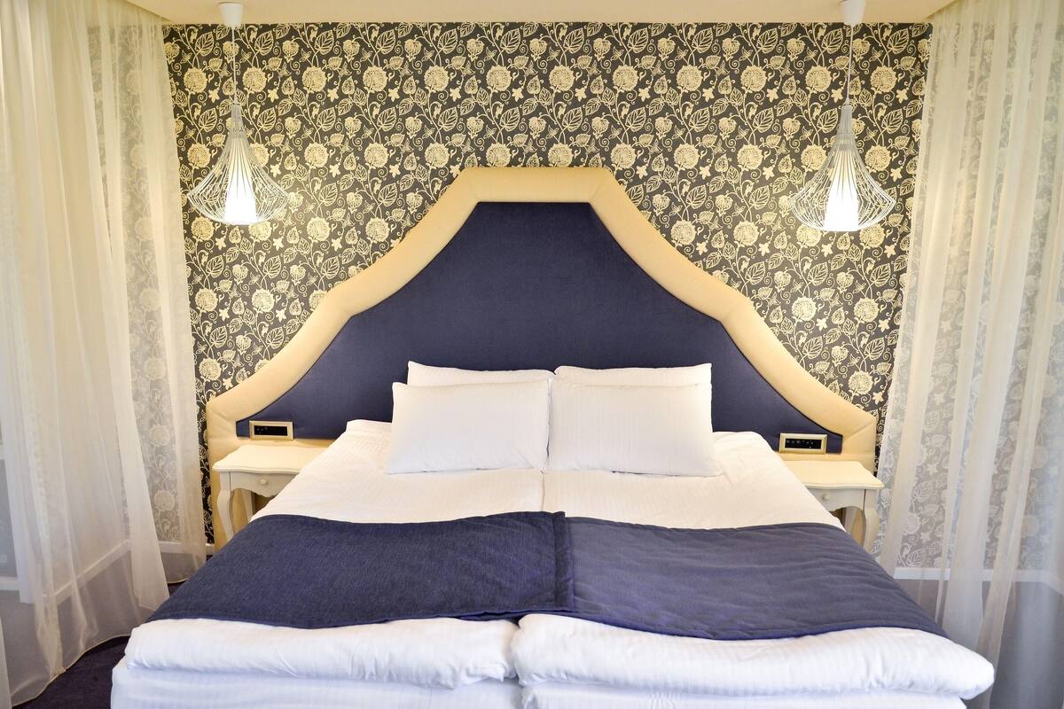In-room safe, free WiFi