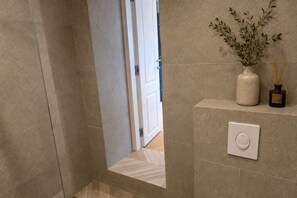Comfort huis, uitzicht op de stad | Badkamer | Gratis toiletartikelen, een haardroger, handdoeken, zeep