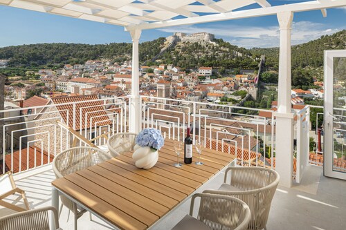 Mayiva Royal House Center Hvar