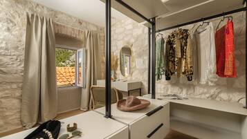 Mayiva Royal House Center Hvar - Breathtaking Penthouse Terrace & Large Sun Terrace | Ropa de cama de alta calidad y camas con efecto memoria