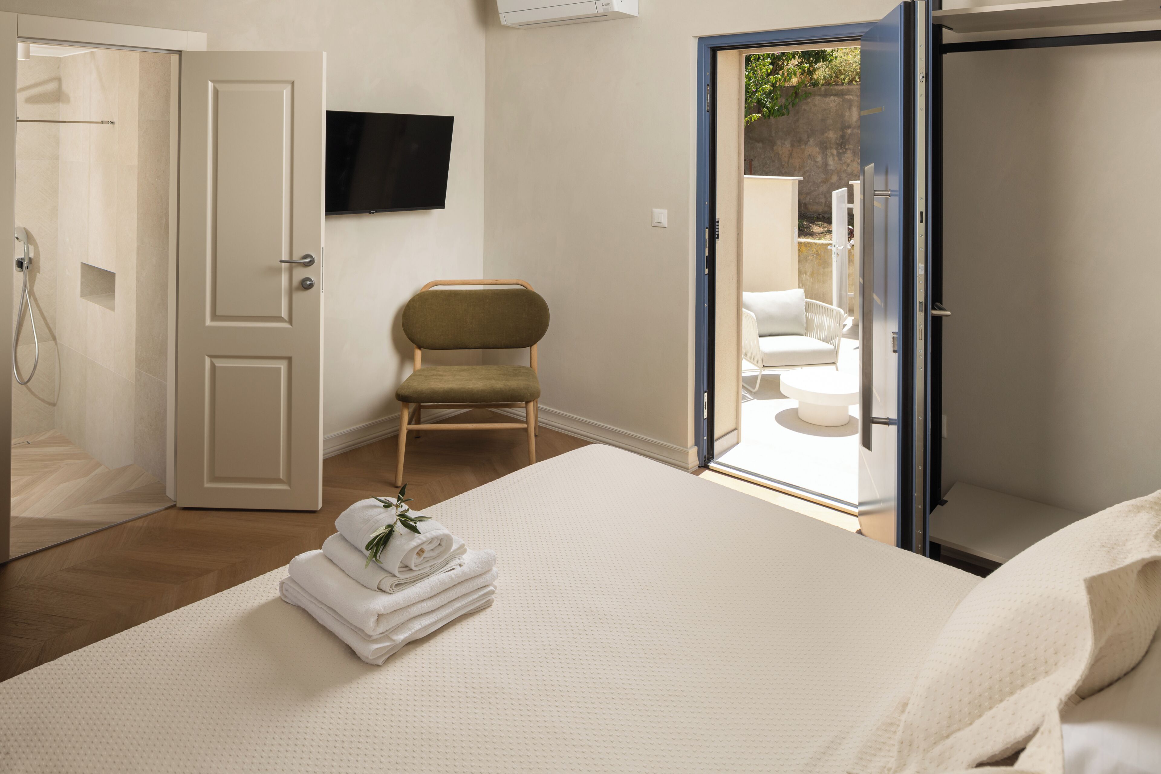 Mayiva Royal House Center Hvar - Breathtaking Penthouse Terrace & Large Sun Terrace | In-room safe, blackout curtains, soundproofing, iron/ironing board