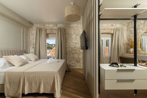 Comfort House, City View | In-room safe, blackout curtains, soundproofing, iron/ironing board - Mayiva Royal House Center Hvar (Hvar)