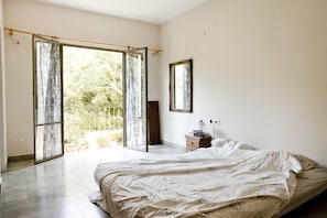4 bedrooms, iron/ironing board, WiFi, bed sheets - Beautiful spacious 5-bedroom house surrounded by gardens in Tel Aviv (Tel Aviv-Yafo)