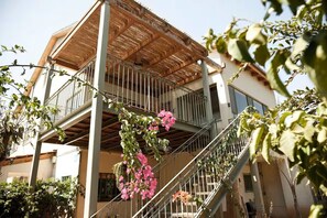 Exterior - Beautiful spacious 5-bedroom house surrounded by gardens in Tel Aviv (Tel Aviv-Yafo)