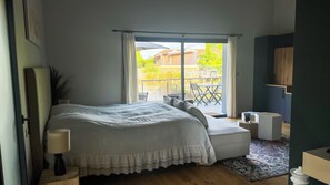 Room - Domaine SOL'M - 4 lodges with private Jacuzzi near Le Mans (Solesmes)