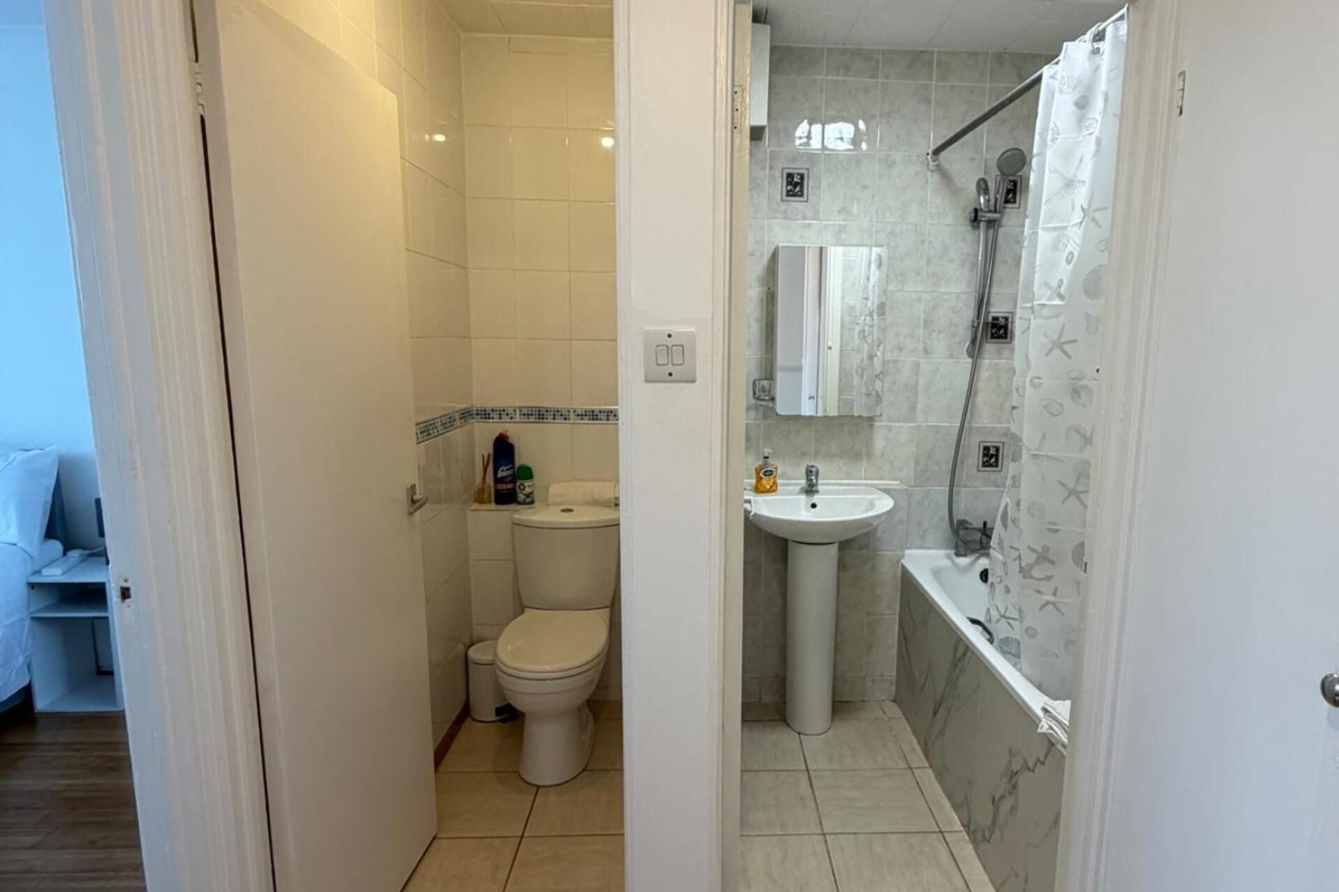 Combined shower/tub, deep soaking tub, hair dryer, towels