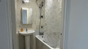 Combined shower/tub, deep soaking tub, hair dryer, towels